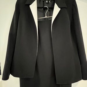 Kasper Classic 2 piece jacket and skirt suit